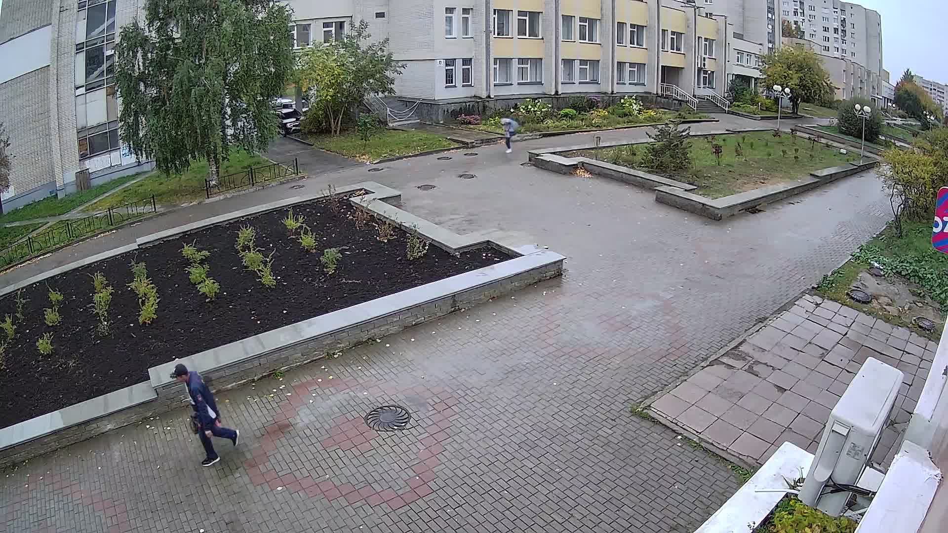Пешеходный бульвар ул.Юности. В районе Юности 5 к.3. Камера №2