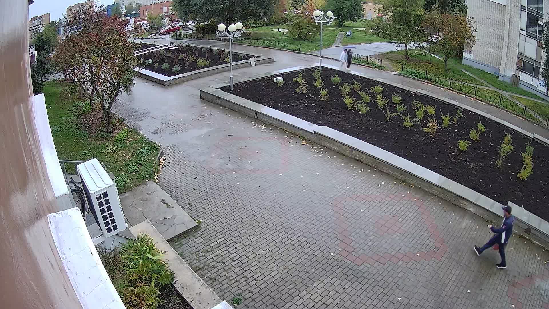 Пешеходный бульвар ул.Юности. В районе Юности 5 к.3. Камера №1